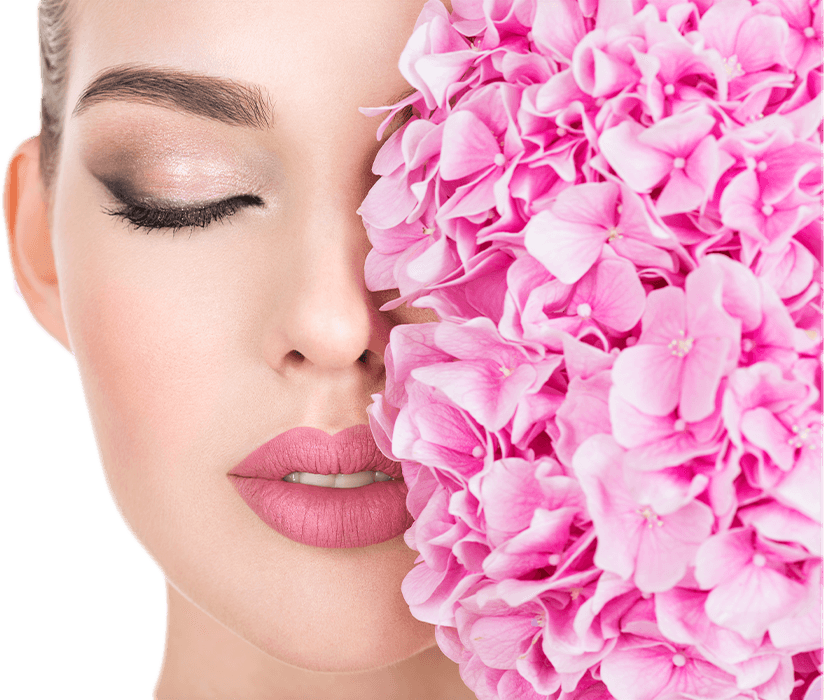 femme maquillé avec un bouquet de fleur devant son visage